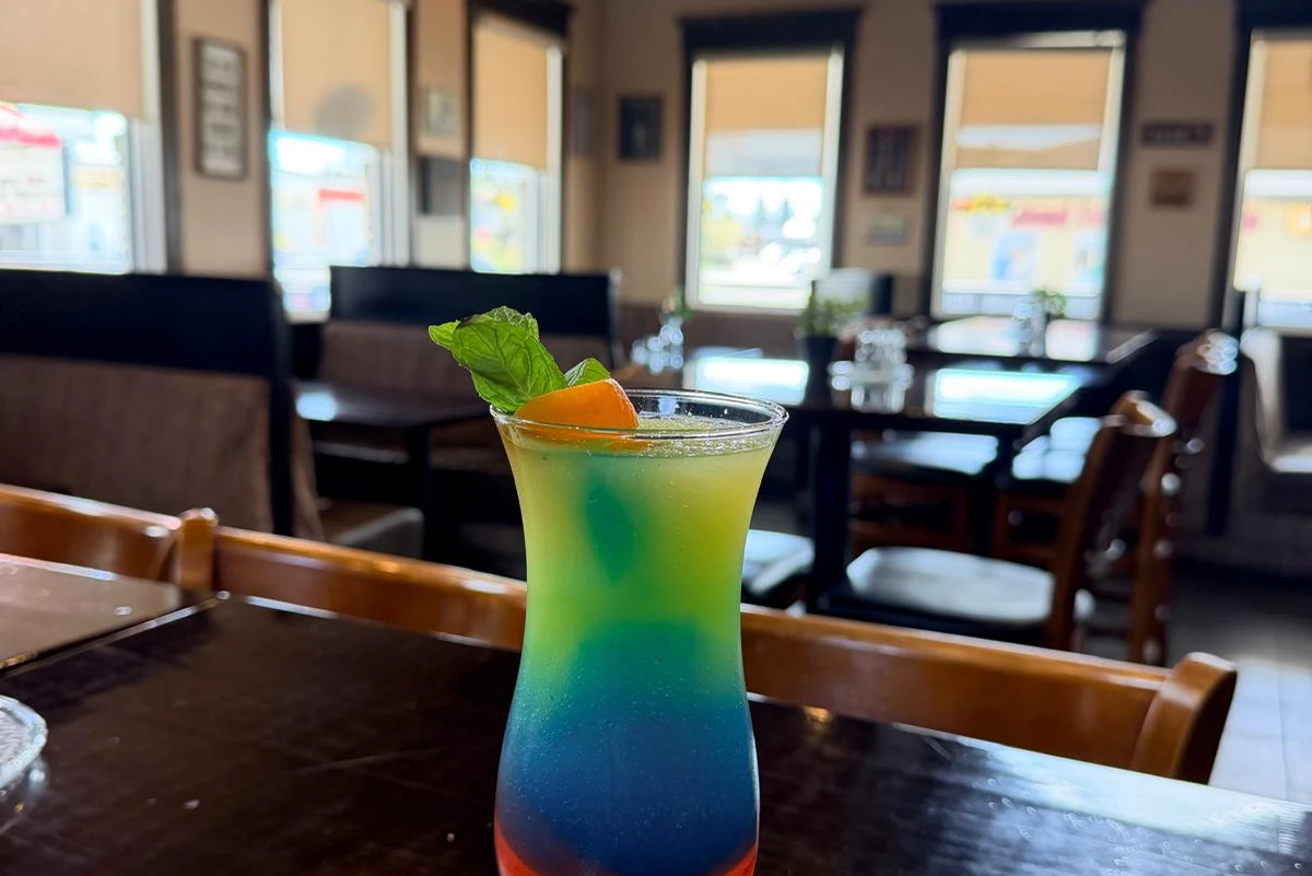 Nick's Lounge bar and grill serving Glendon in Bonnyville, AB - lounge interior